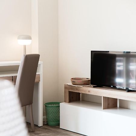 Lovely Suite With Private Parking In Como Buitenkant foto