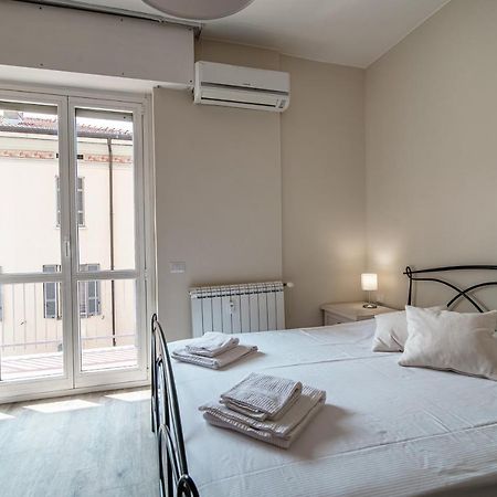 Lovely Suite With Private Parking In Como Buitenkant foto