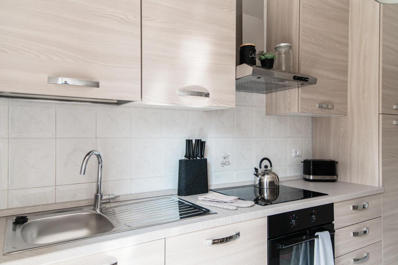 Lovely Suite With Private Parking In Como Buitenkant foto