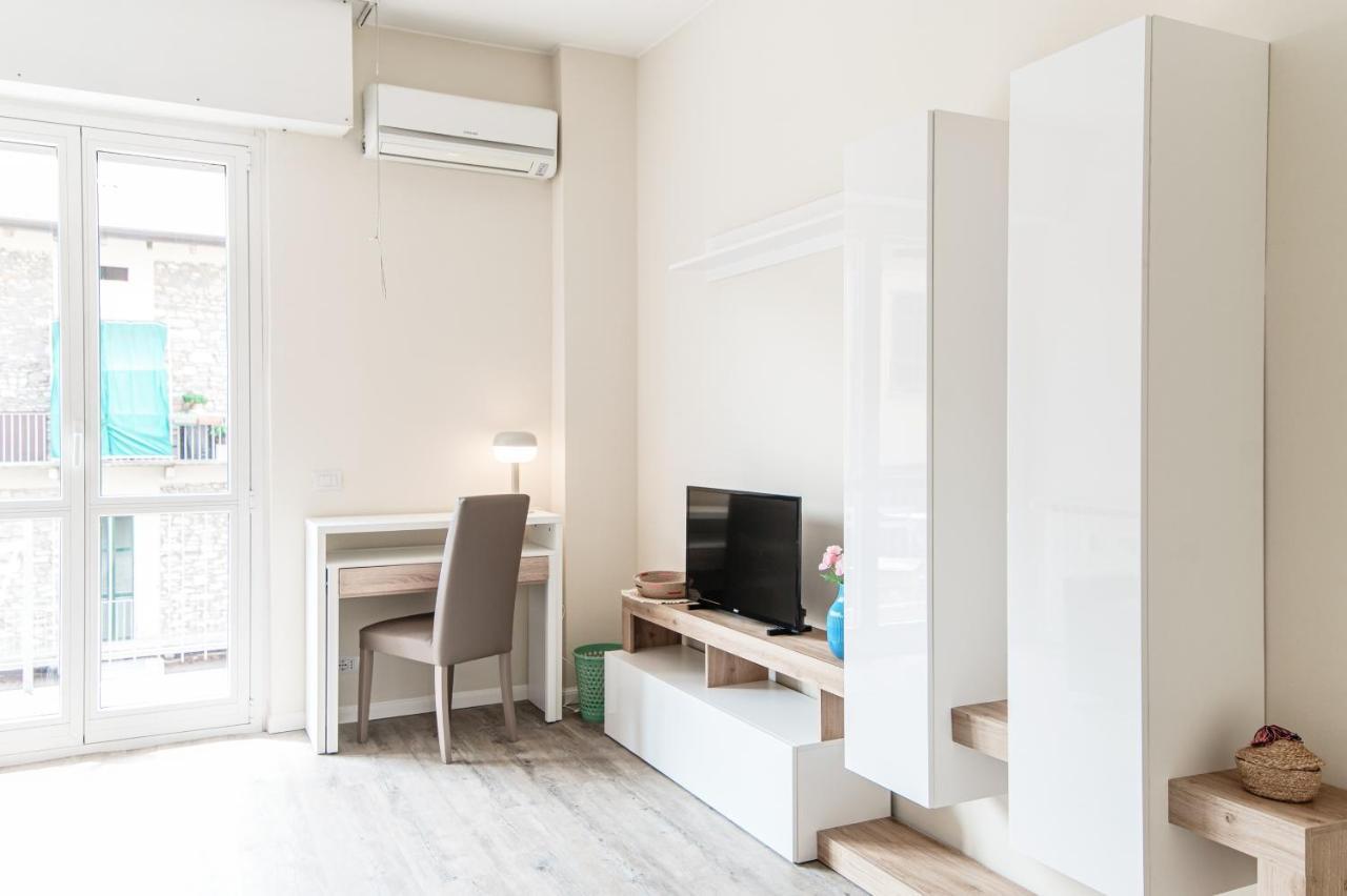 Lovely Suite With Private Parking In Como Buitenkant foto