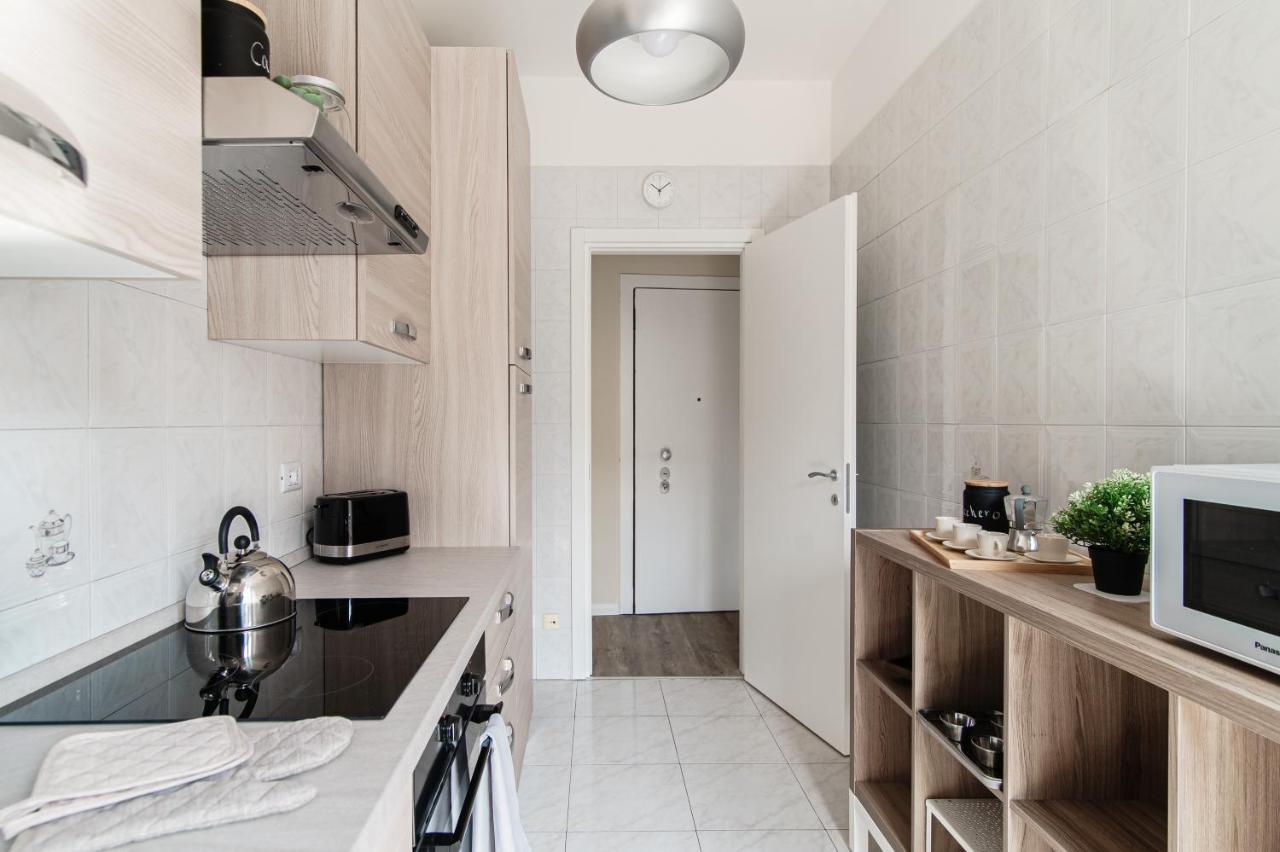 Lovely Suite With Private Parking In Como Buitenkant foto