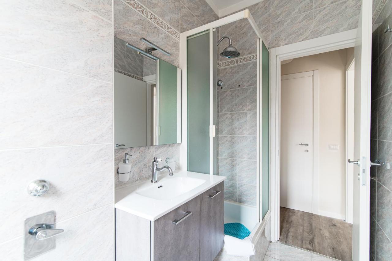 Lovely Suite With Private Parking In Como Buitenkant foto