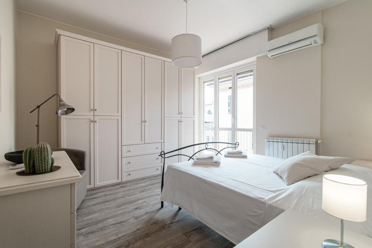 Lovely Suite With Private Parking In Como Buitenkant foto
