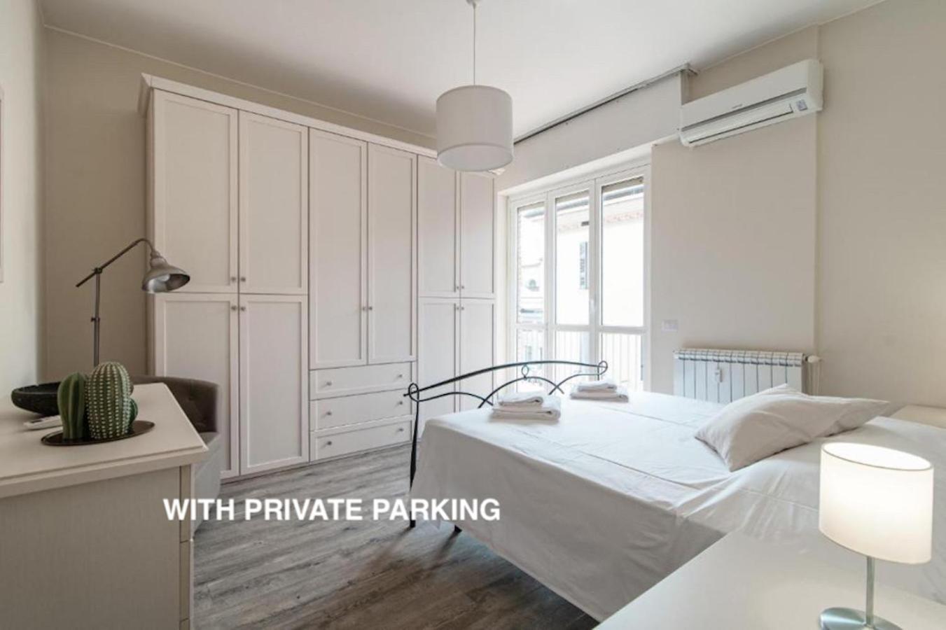 Lovely Suite With Private Parking In Como Buitenkant foto