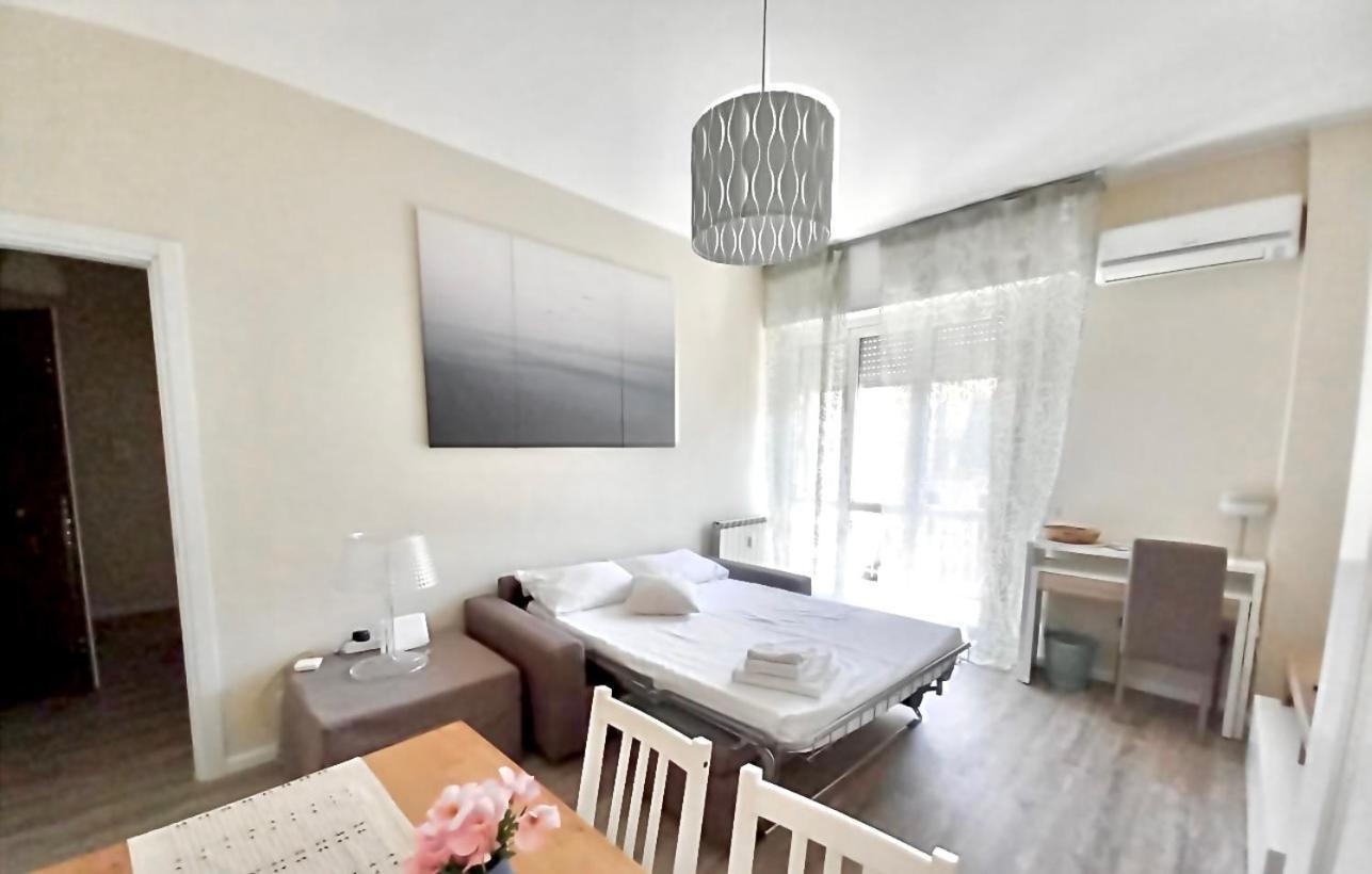 Lovely Suite With Private Parking In Como Buitenkant foto